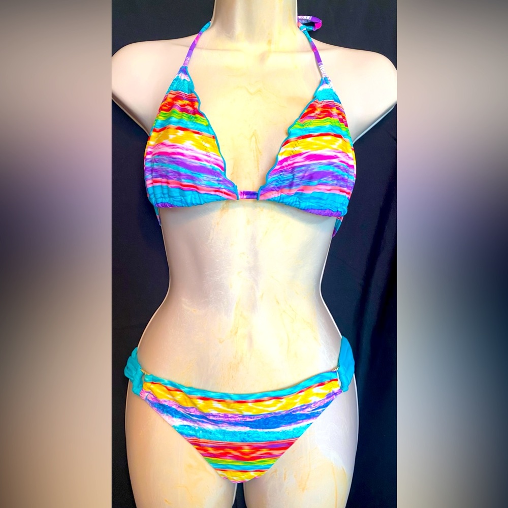 B Swim multi color 3 pc bikini, 1 med ruffled top, 2 med different bottoms, NWT